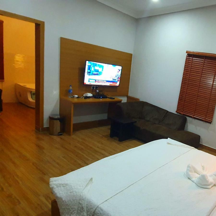 Taverna Lounge & Boutique Hotel Port Harcourt Exterior photo